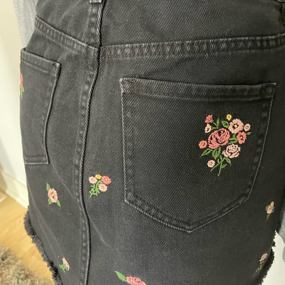 Embroidered Pac-sun black jean mini skirt - Picture 5 of 7